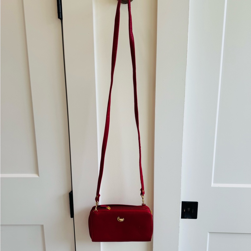 Buxton 1898 Red Crossbody Bag Nordic Duck with gold accents - Picture 5 of 7